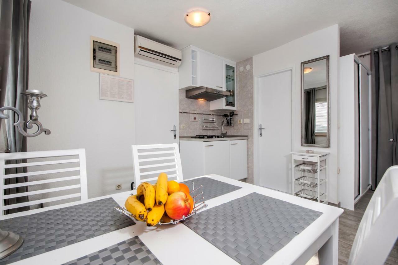 Studio Apartment Sunce Rovigno Esterno foto