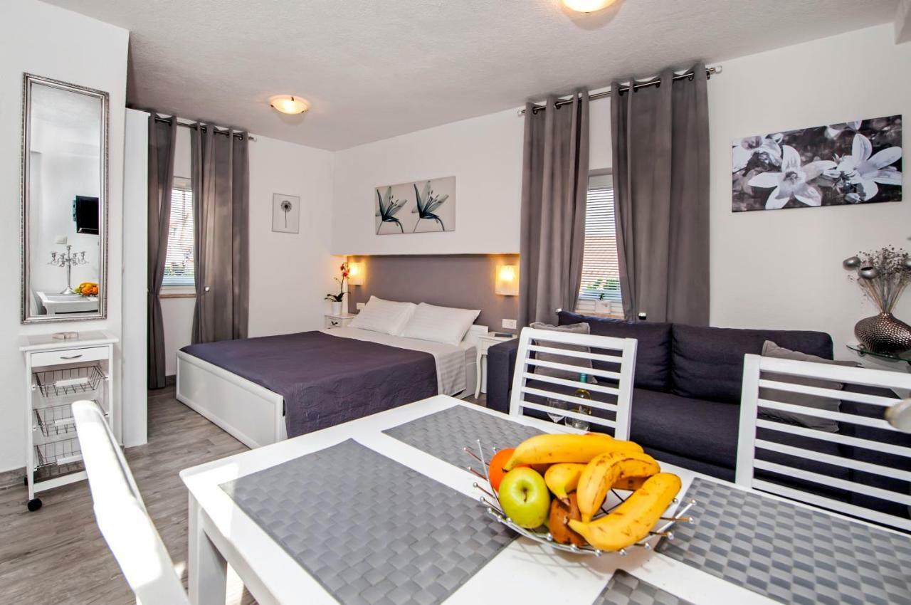 Studio Apartment Sunce Rovigno Esterno foto