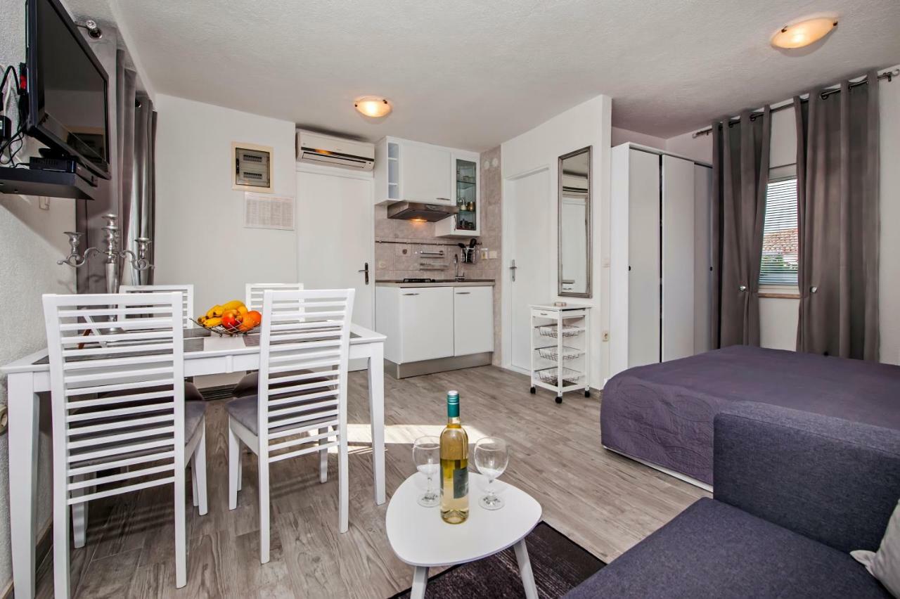 Studio Apartment Sunce Rovigno Esterno foto