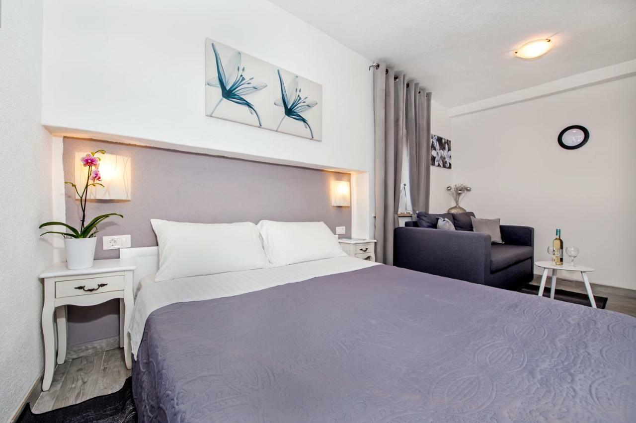 Studio Apartment Sunce Rovigno Esterno foto