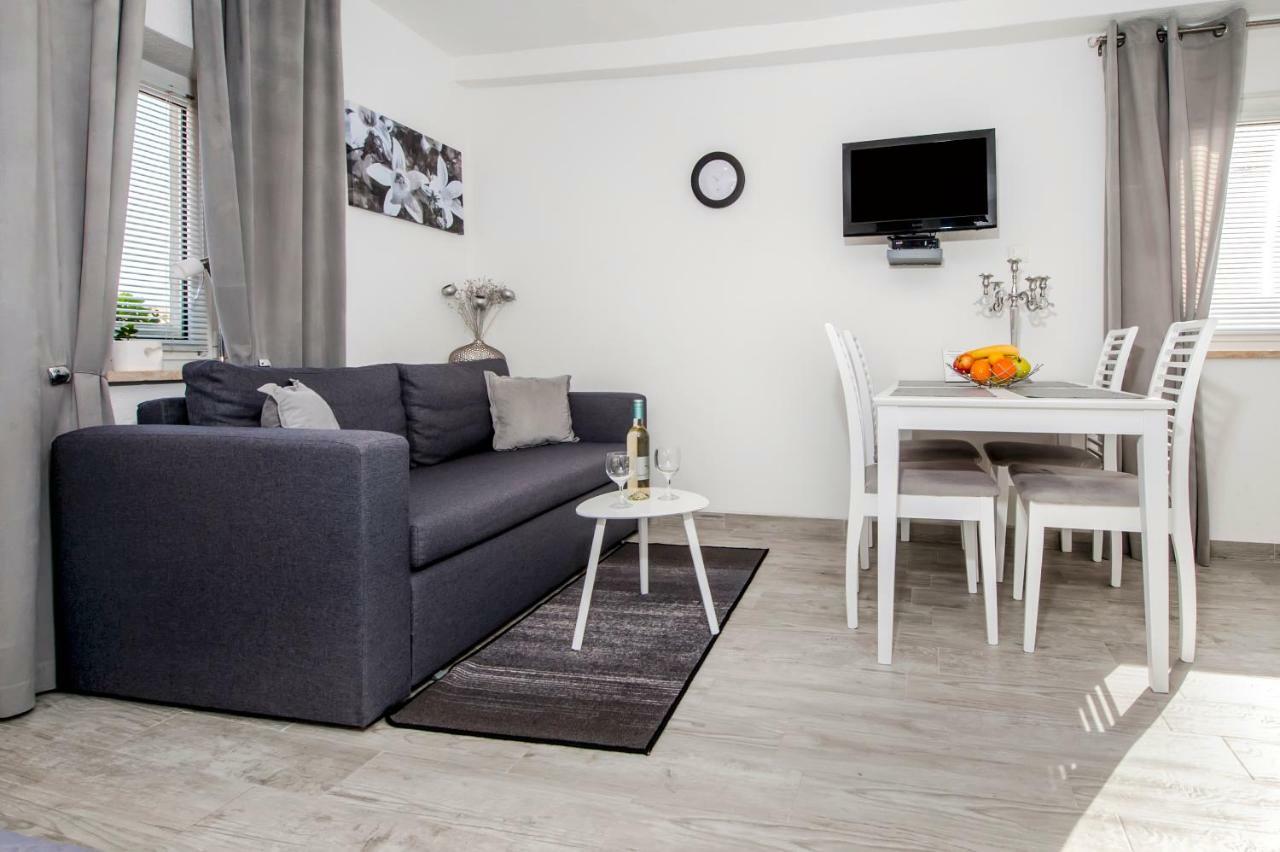 Studio Apartment Sunce Rovigno Esterno foto